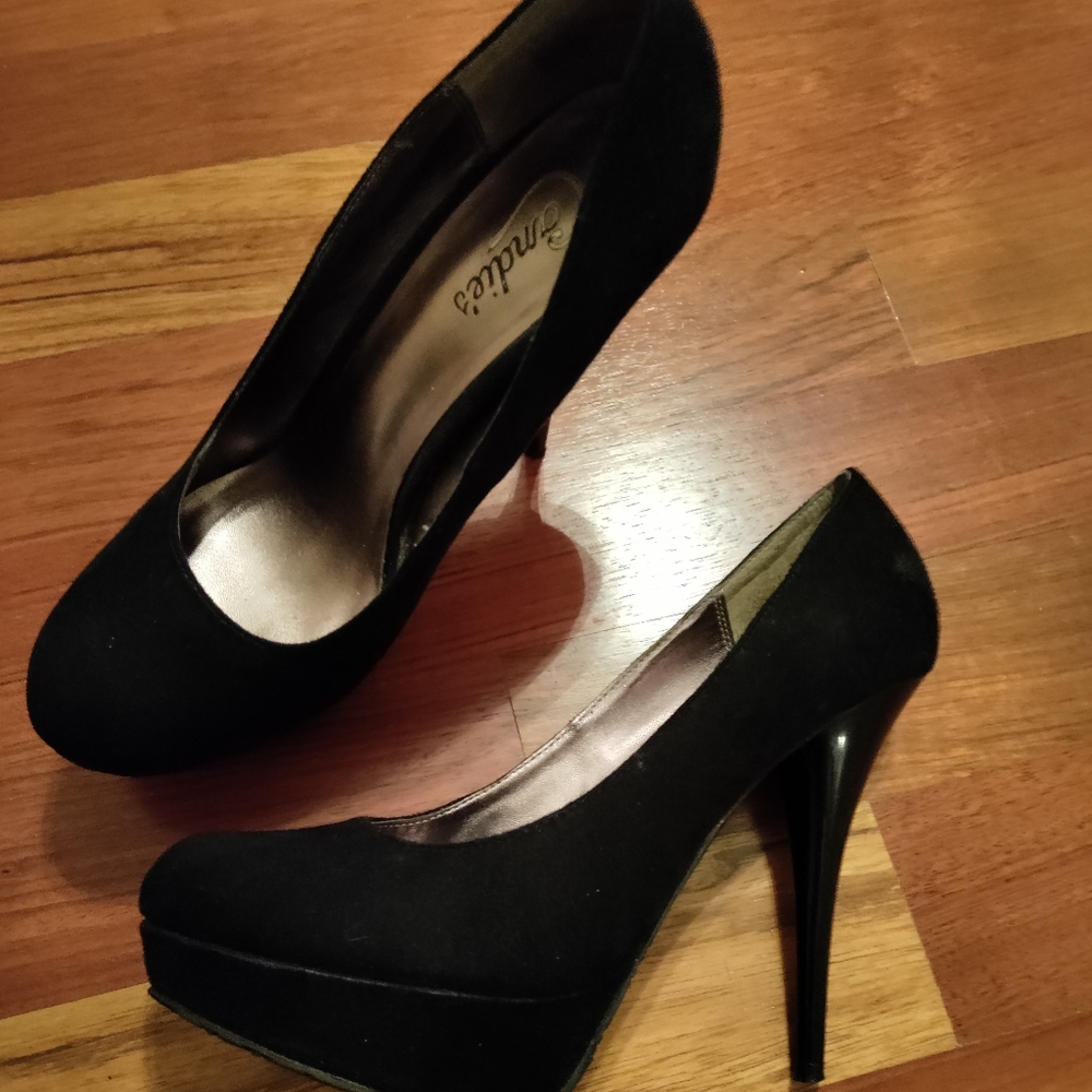 Sz 8.5 Candies Heels